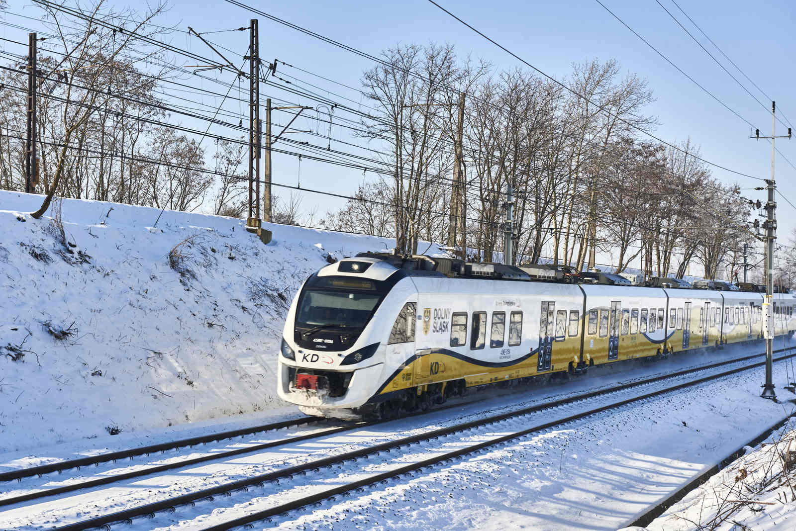 Pociągiem w góry i nad morze? Jeszcze poczekamy