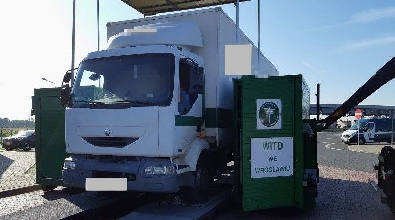 Autostradą bez hamulców i na łysych oponach