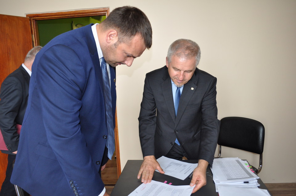 Będą trybuny na boiskach w Dziewinie i Wielowsi