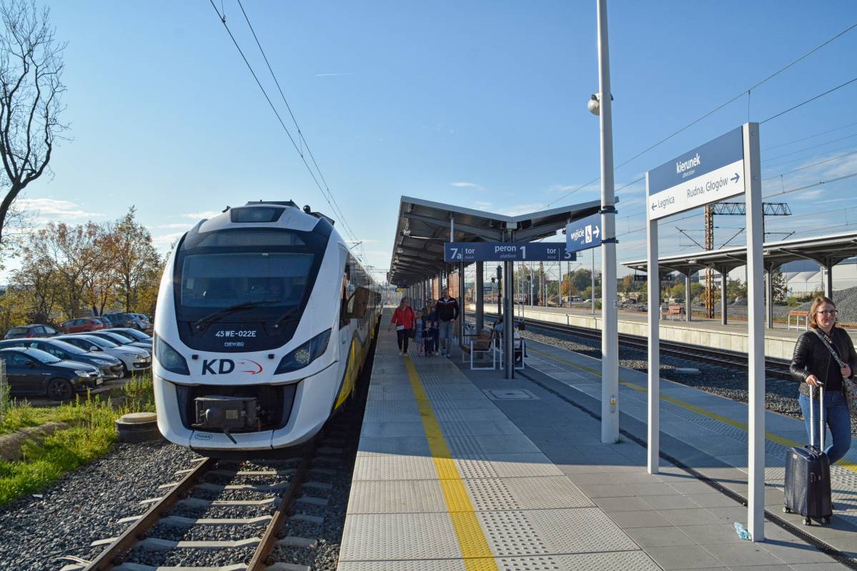 Centrum przesiadkowe i tunel pod torami