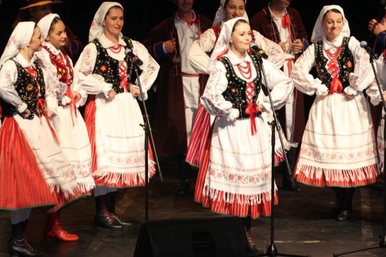lubinska-gala-kresowa-2016-zespol-piesni-i-tanca-kresy-z-lubaczowa-4