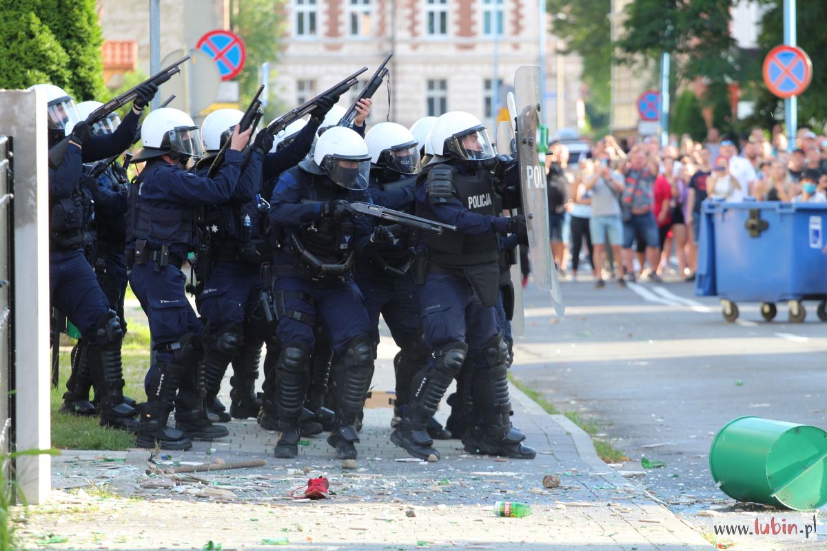 Zamieszki pod komendą. Najbardziej agresywni trafili do aresztu