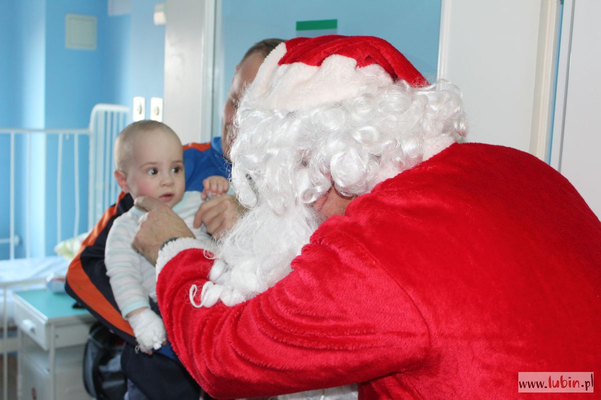 Święty Mikołaj z wizytą w szpitalu