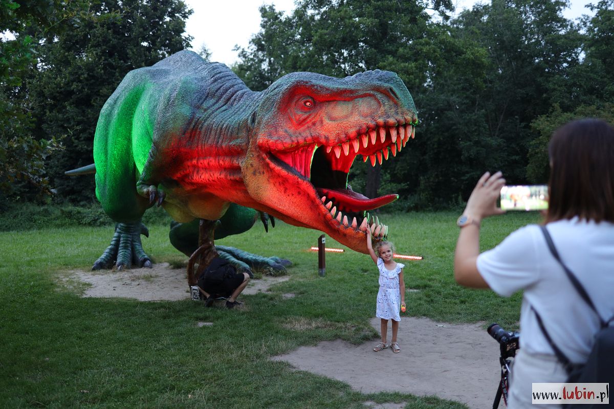 Noc Dinozaurów przyciągnęła tłumy