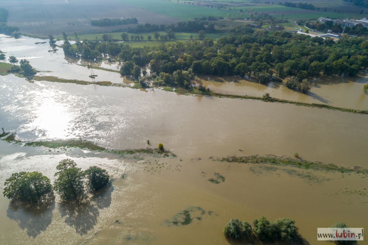 IMGW ostrzega: Kolejne burze z gradem i gwałtowny wzrost stanów rzek