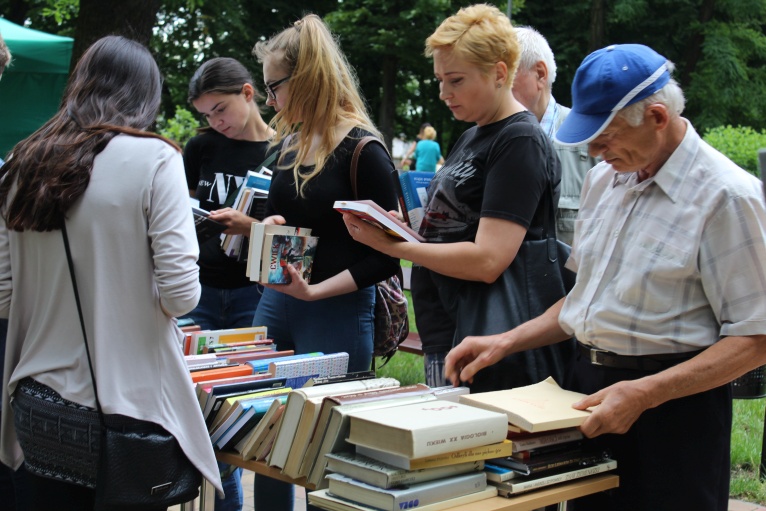 Biblioteka przenosi się do parku