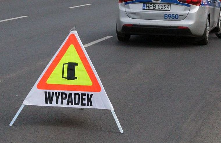 Wypadek na krajowej „trójce”. Droga zablokowana (AKTUALIZACJA)