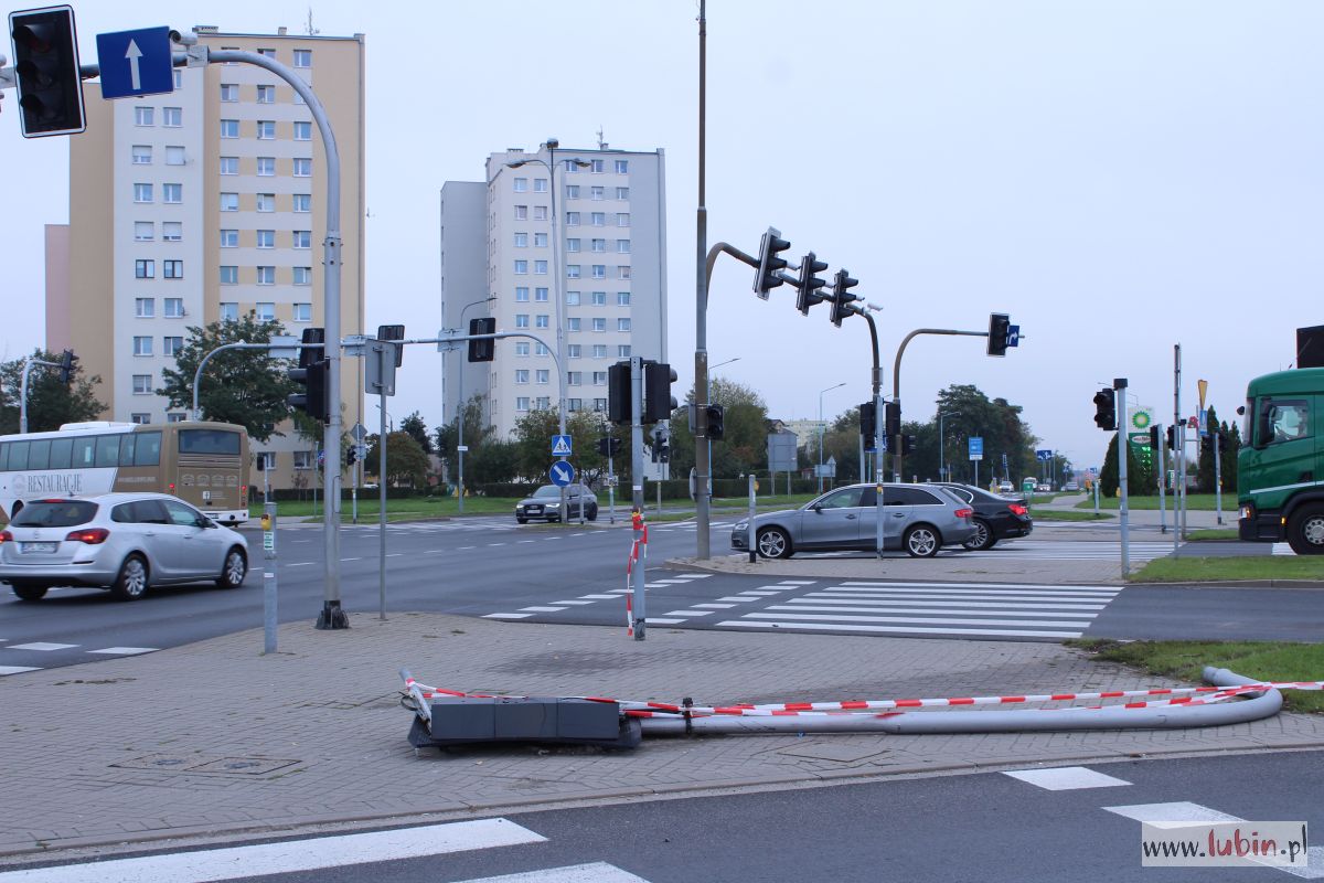 Naprawa sygnalizacji potrwa dłużej. Ruchem pokieruje policjant