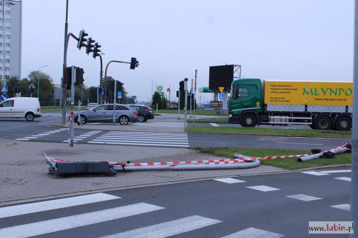 Skrzyżowanie na Ustroniu wciąż bez świateł. Gdzie jest pan policjant?