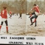 Sparing Zagłębia Lubin ze Śląskiem Wrocław w zimowej scenerii.