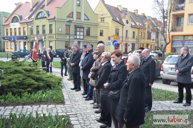 Kwiaty i znicze w kolejną rocznicę