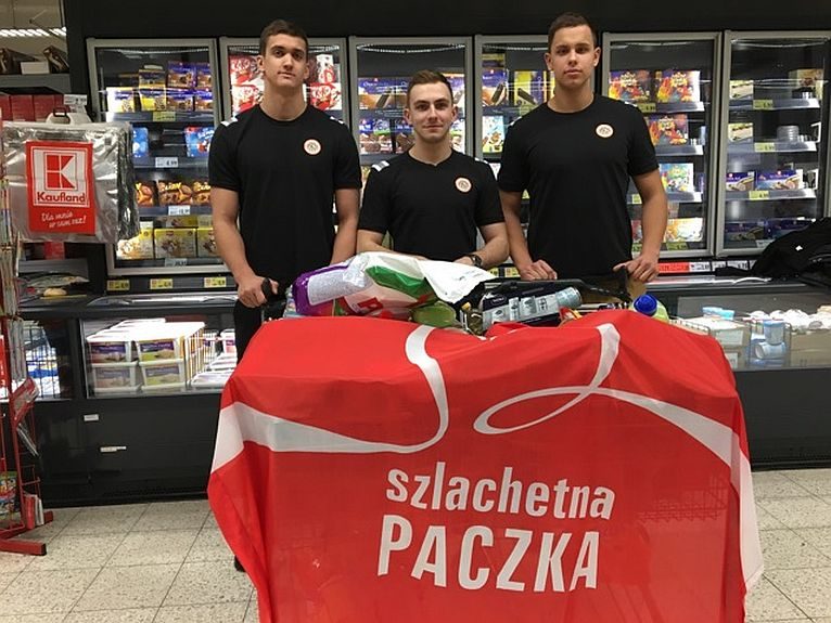 szlachetna-paczka-i-szczypiornisci