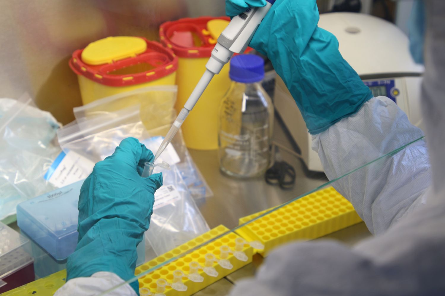Pracownicy szpitali poddani testom na koronawirusa