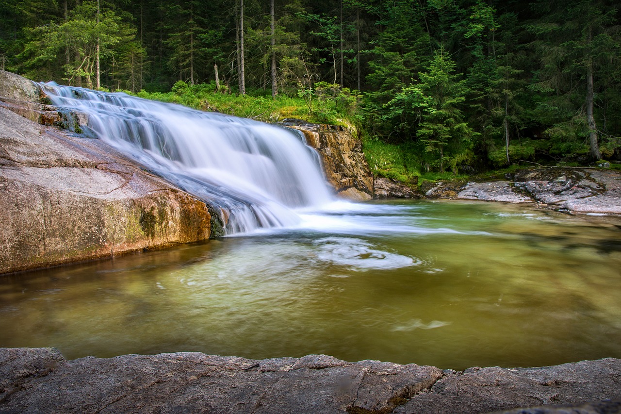 Zapraszają na wędrówkę po wodospadach