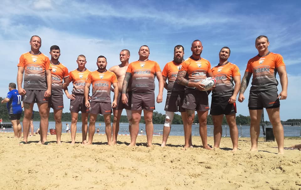 Rugbyści na plaży w Wolsztynie