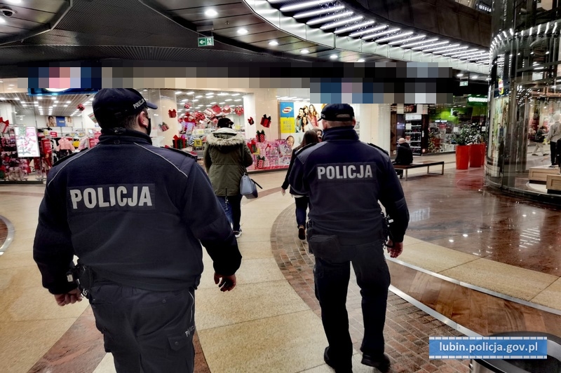 Policja i sanepid kontrolują galerie