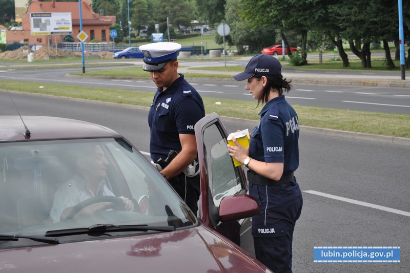 Policjanci rozdawali… alkotesty