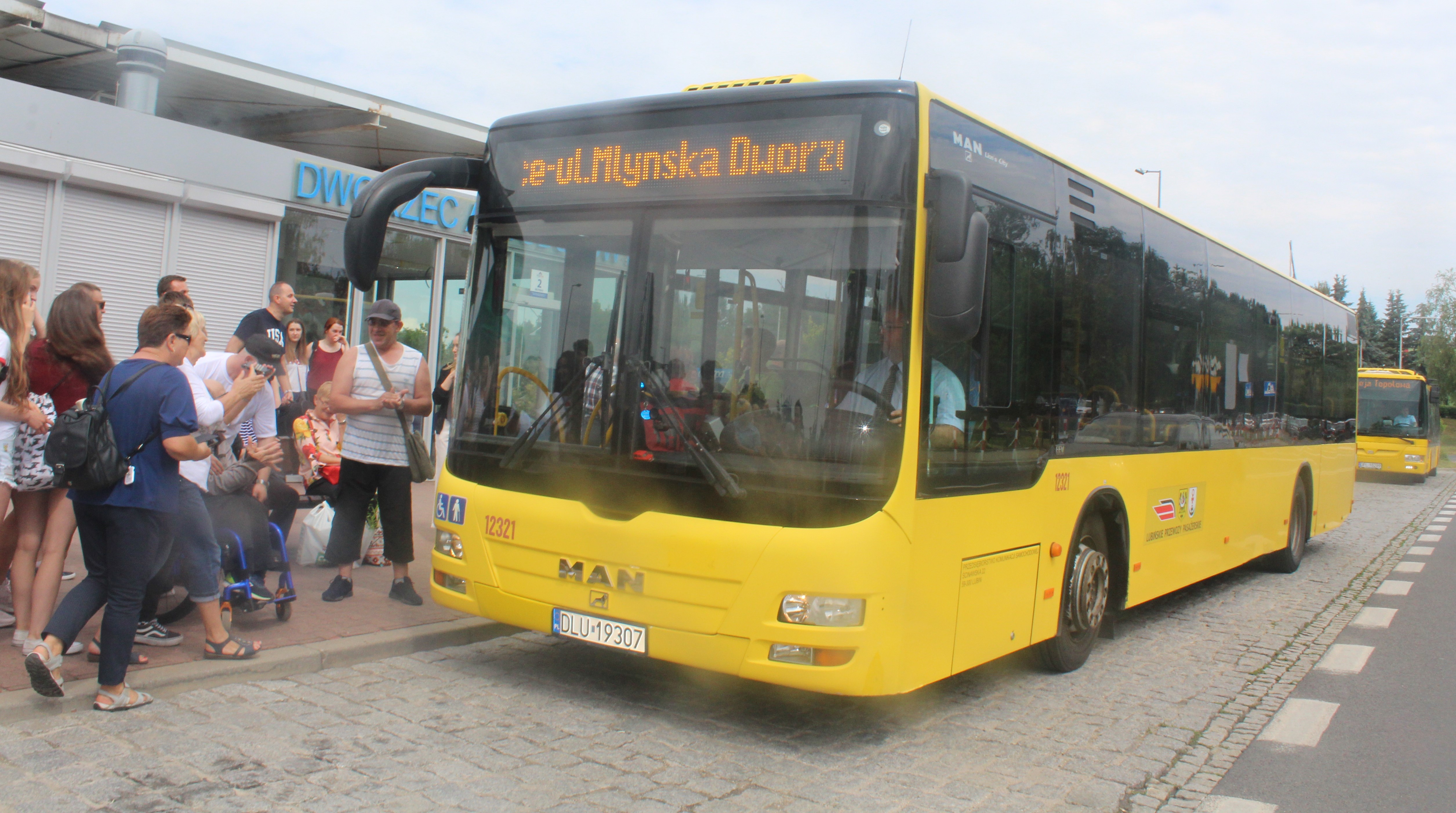 Od dziś żółte autobusy jeżdżą też do Polkowic