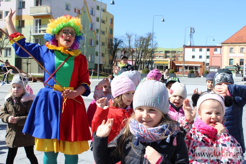 Bańki i tańce na rynku