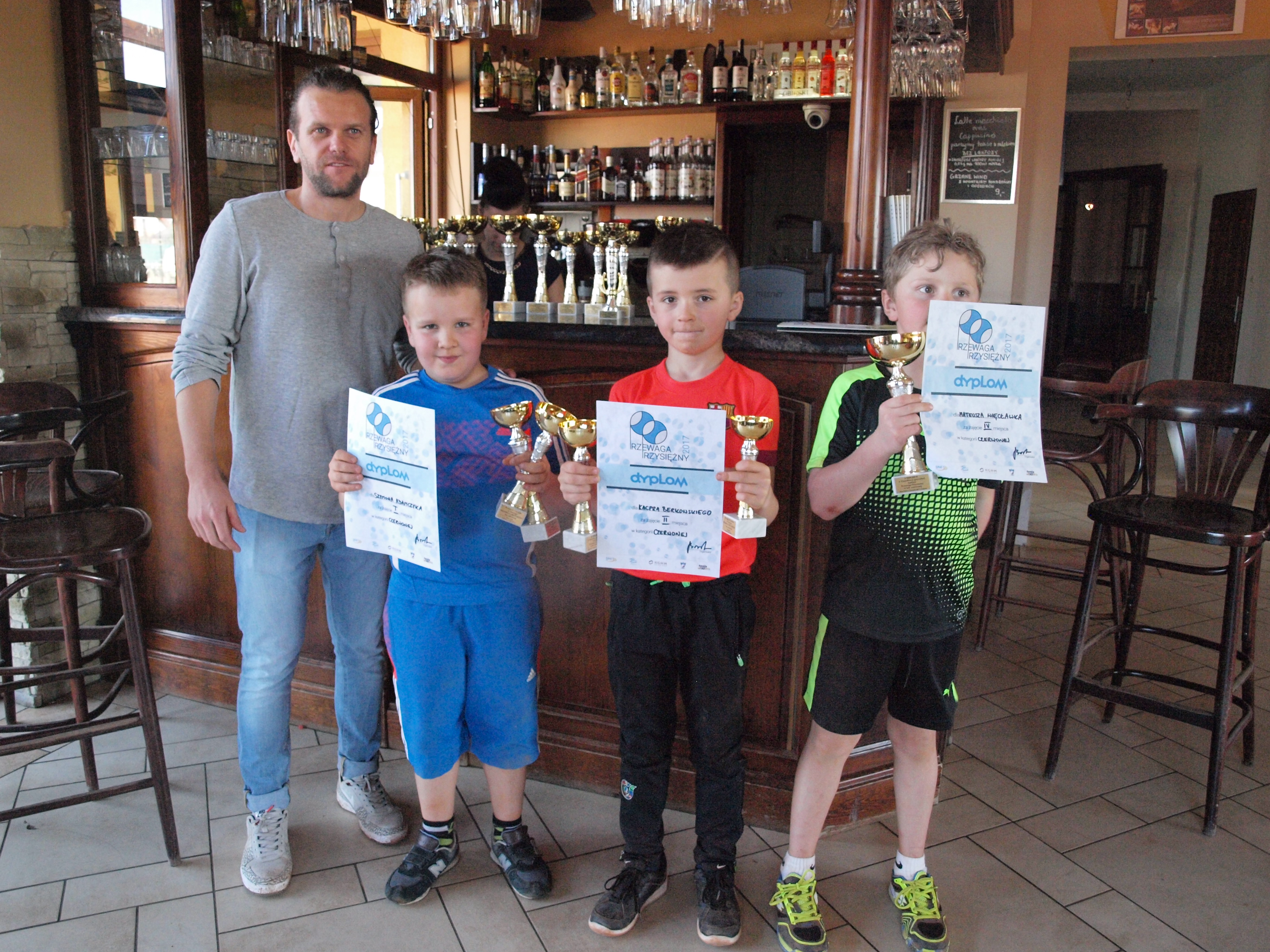 Kolejne trofea zawodników Top Tenis