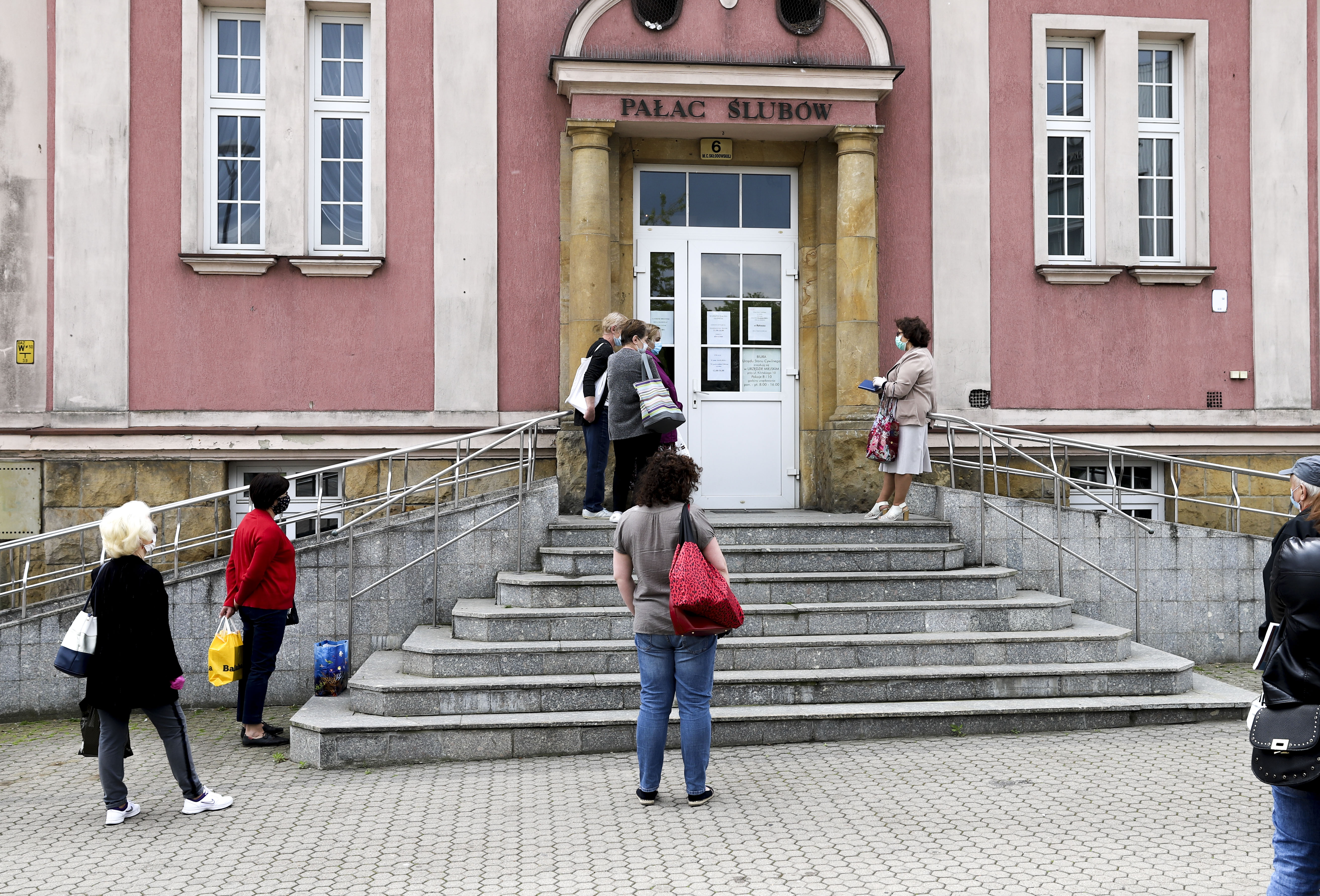 Zaczęła się przeprowadzka biblioteki