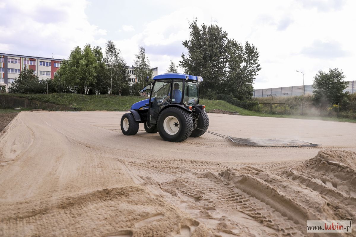 W Lubinie powstaje boisko do piłki ręcznej plażowej