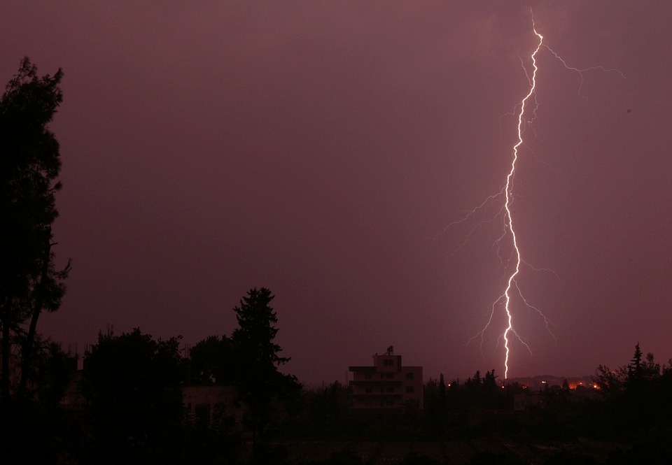 Synoptycy zapowiadają wietrzny i burzowy wtorek