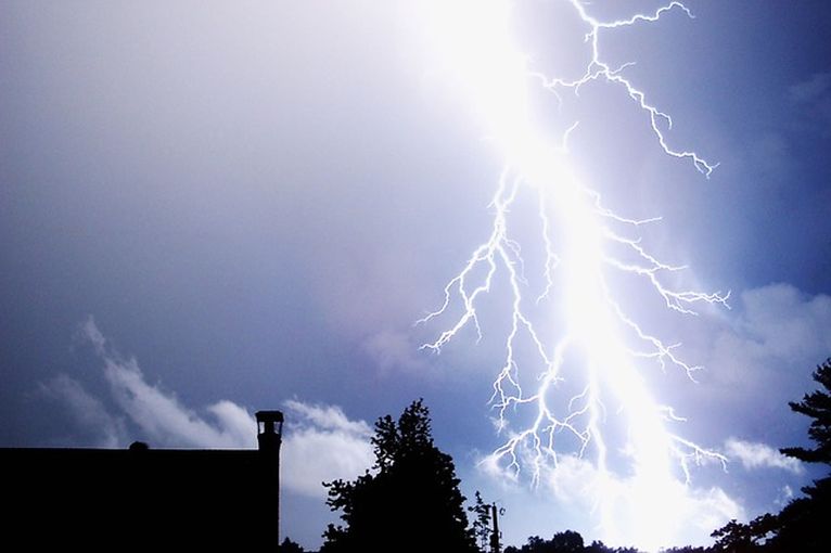 Uwaga na burze z gradem! Pierwszy stopień zagrożenia