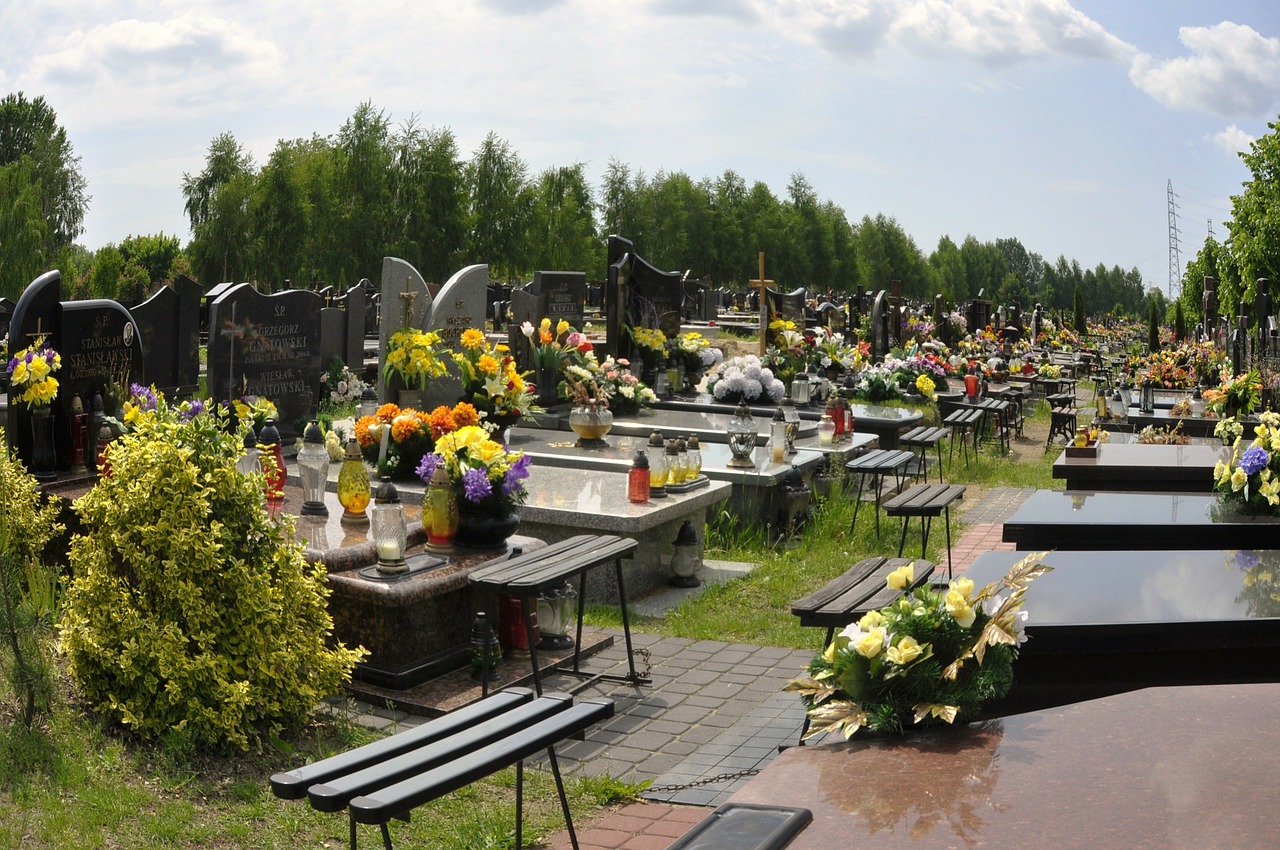 Rekordowa liczba pogrzebów nie przyniosła zysku branży funeralnej
