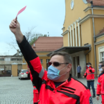 czerwona kartka pogotowie