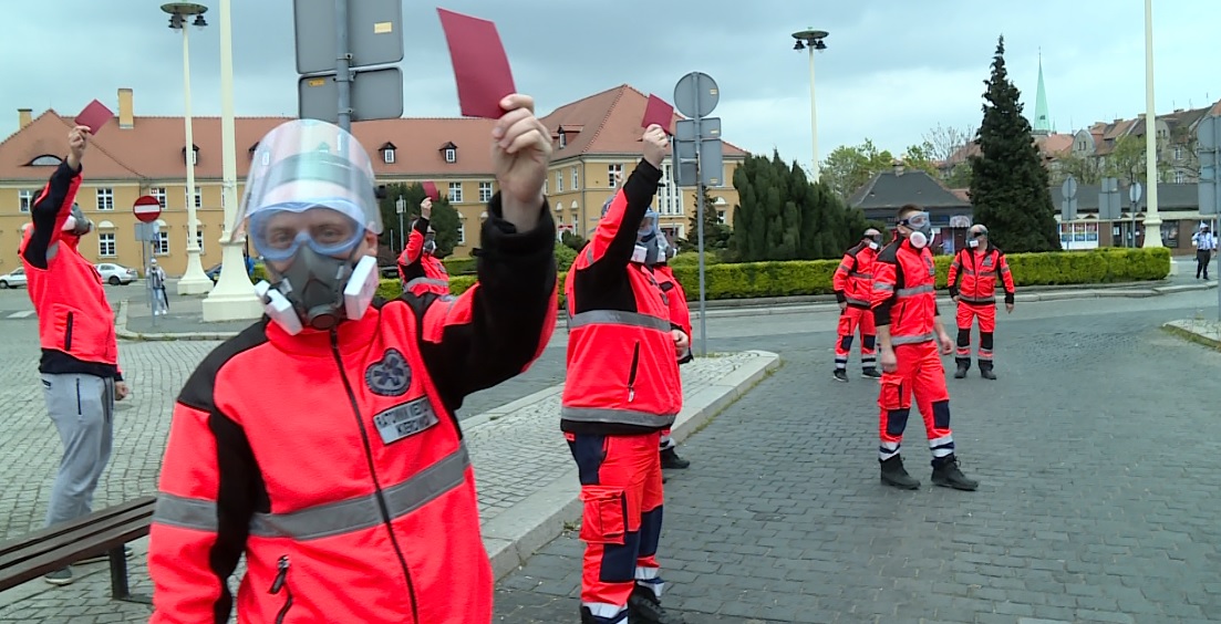 Ratownicy pokazali czerwoną kartkę szefowej i chcą więcej pieniędzy