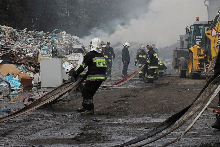 Fotografia z ubiegłorocznego pożaru na składowisku