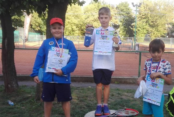 Reprezentant Top Tenis na podium