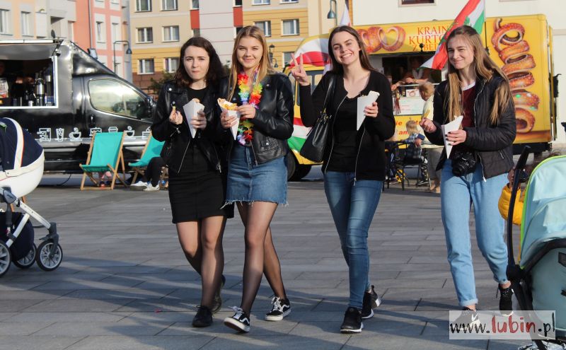 Kuchnie na kołach przyciągnęły lubinian do rynku