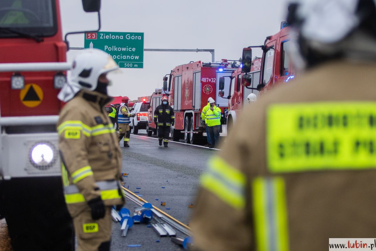 Wszystkie służby ratunkowe na drodze S3