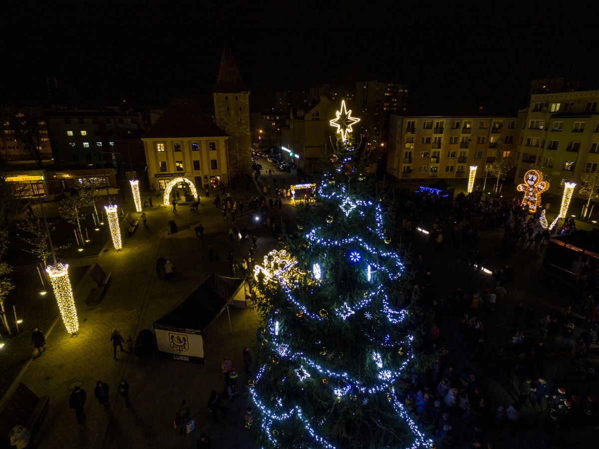 Wielkie odliczanie i świąteczna iluminacja już świeci