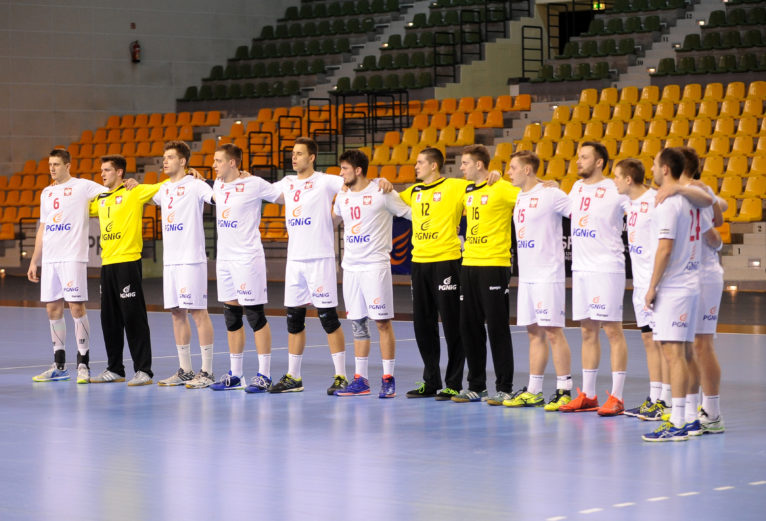 2016.12.28 Kielce  Pilka reczna Mecz towarzyski Reprezentacji Polski - Kadra B Polska - Wegry  n/z Hymn Foto  Rafal Rusek / Pressfocus