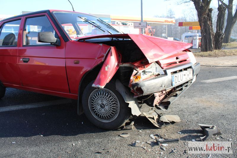 Wymusił pierwszeństwo, uderzył w peugeota