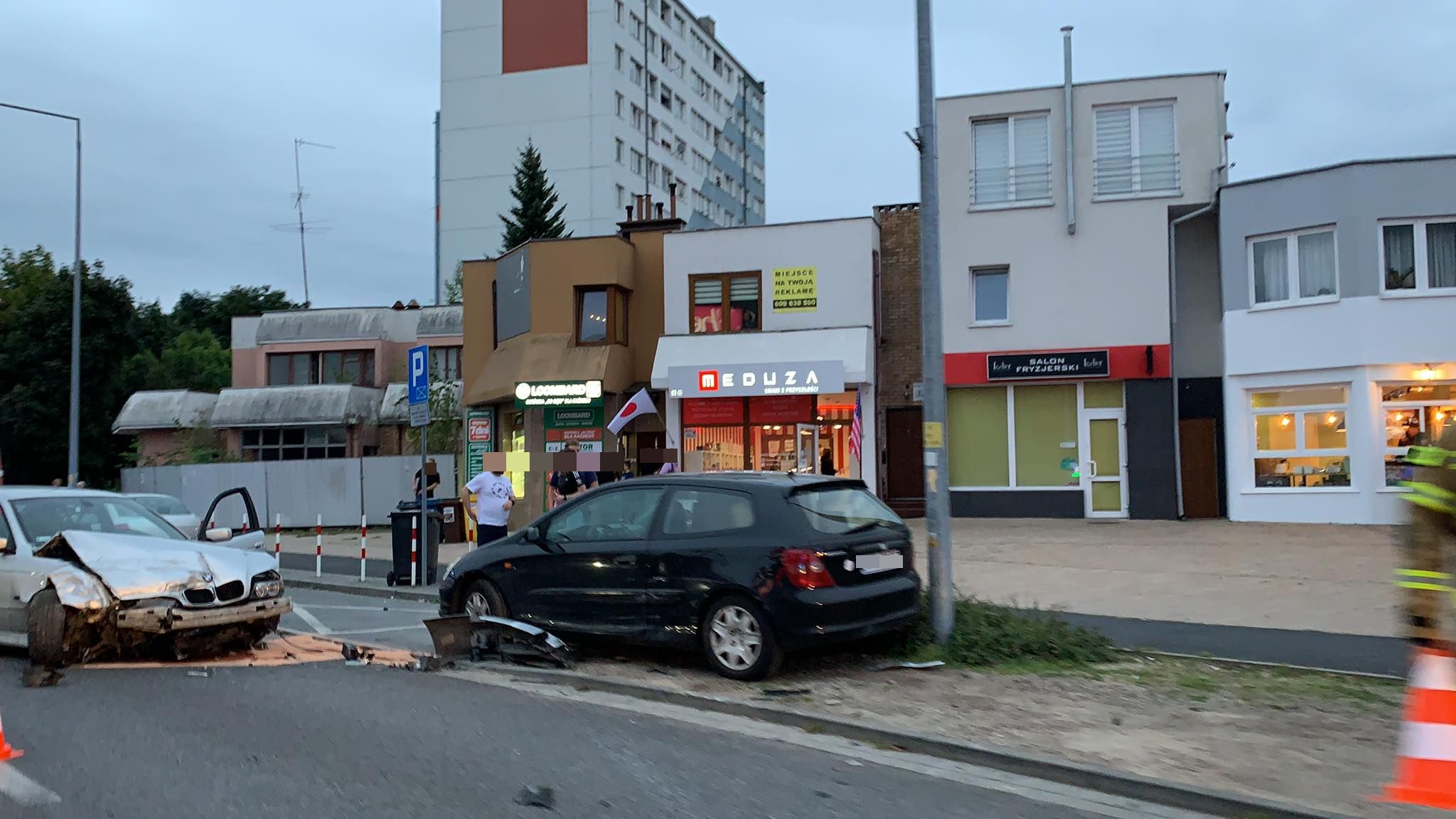 Groźnie pod galerią. Jedna osoba poszkodowana