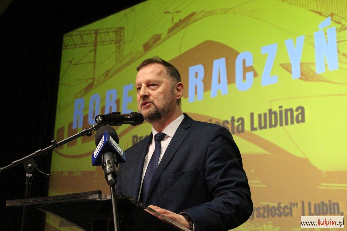Raczyński: „Rząd funduje nam niezły burdel”