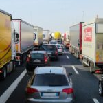 korek-transport-ruch-uliczny-ciężarówka-samochód