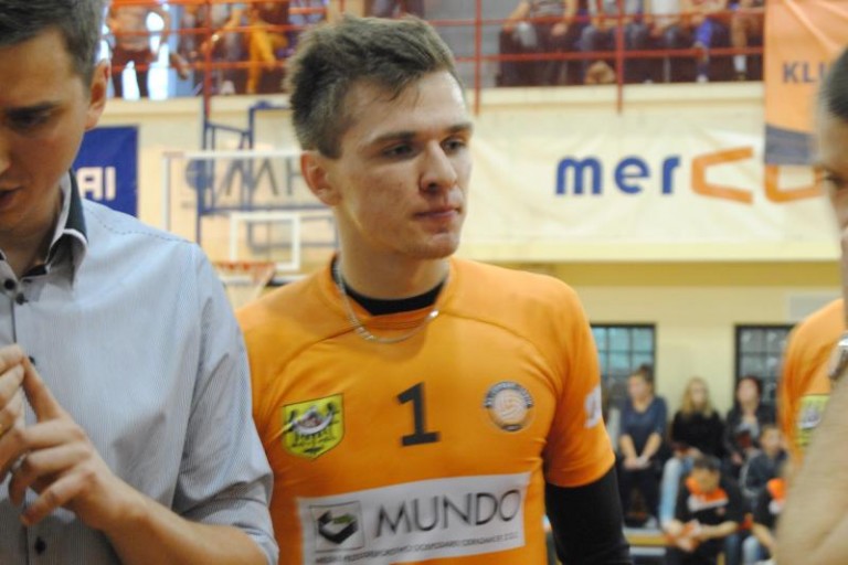 Wracają do domu uśmiechnięci