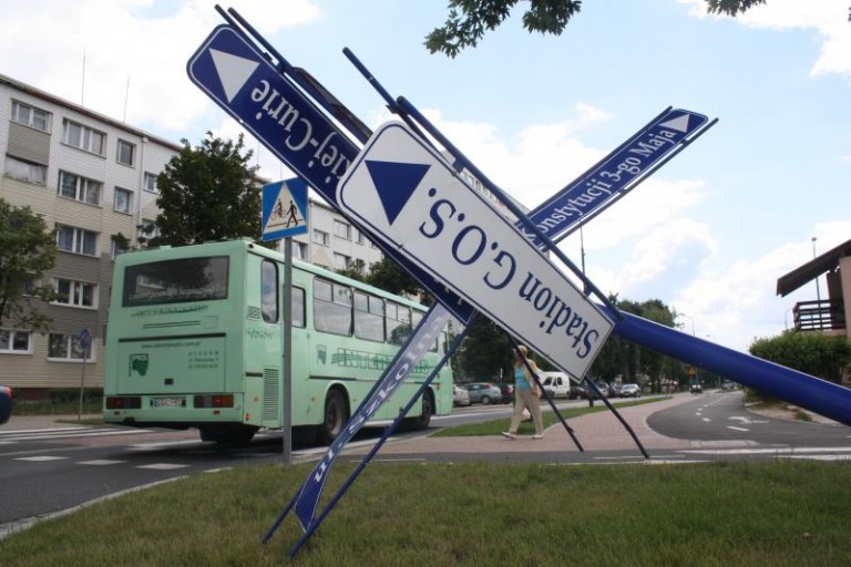 To już plaga. Drogowskaz à la wiatrak