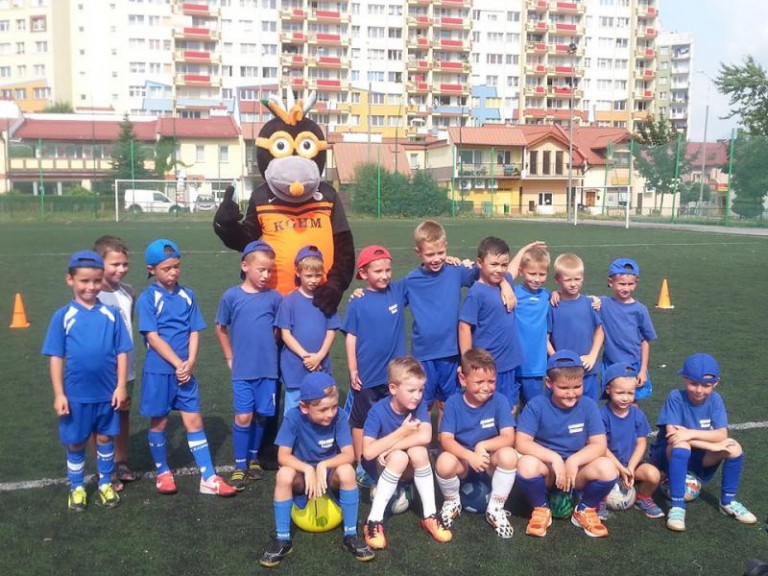 Miedziowa maskotka trenowała z dziećmi