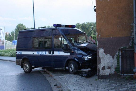 Trzeci wypadek z udziałem radiowozu