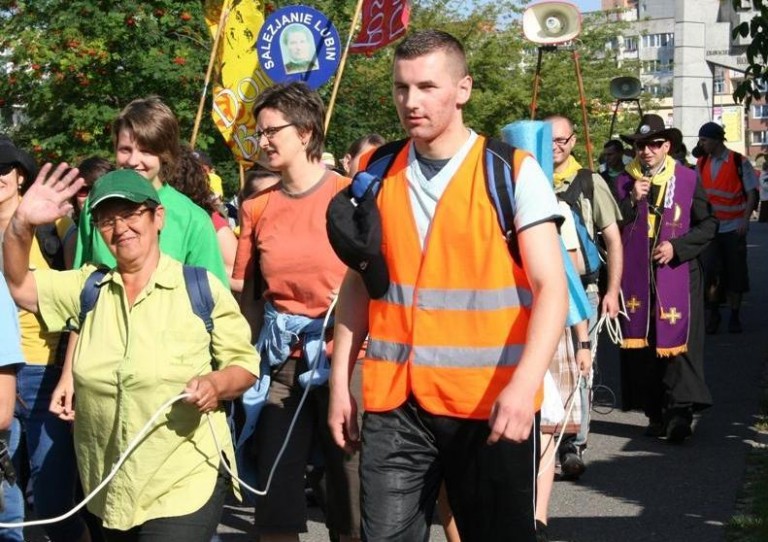 Zimno i deszczowo, a oni wciąż idą