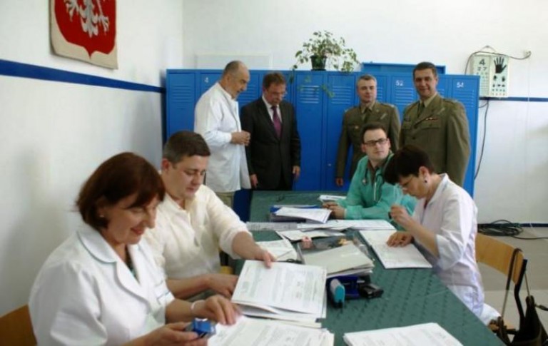 Armia uzupełnia szeregi