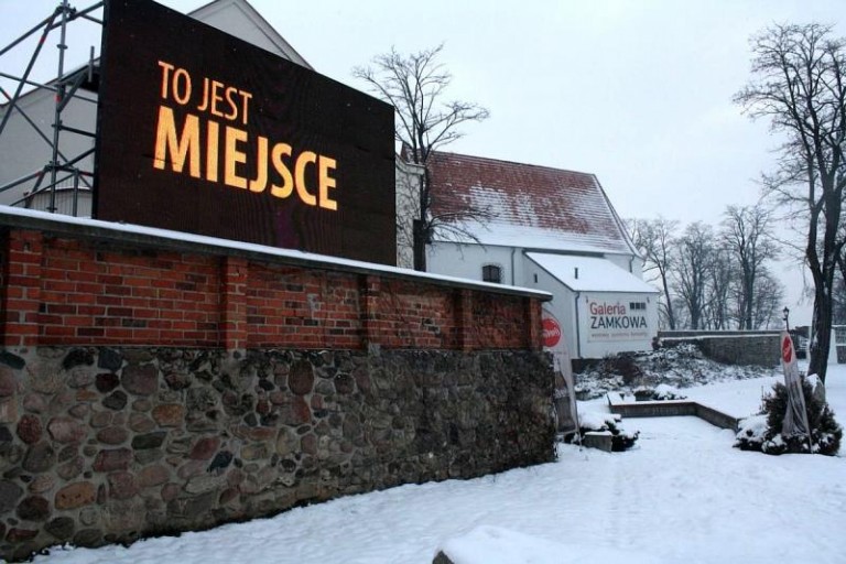 Przypomnienie na telebimie