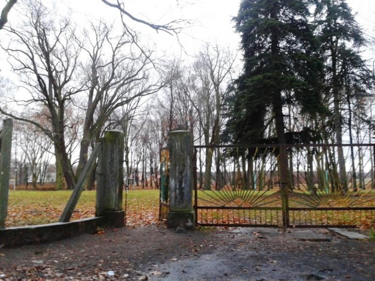 A park wciąż niszczeje i czeka