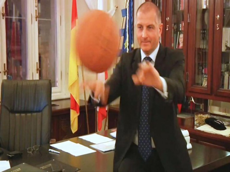 Grają „jeden na jednego” z Dutkiewiczem